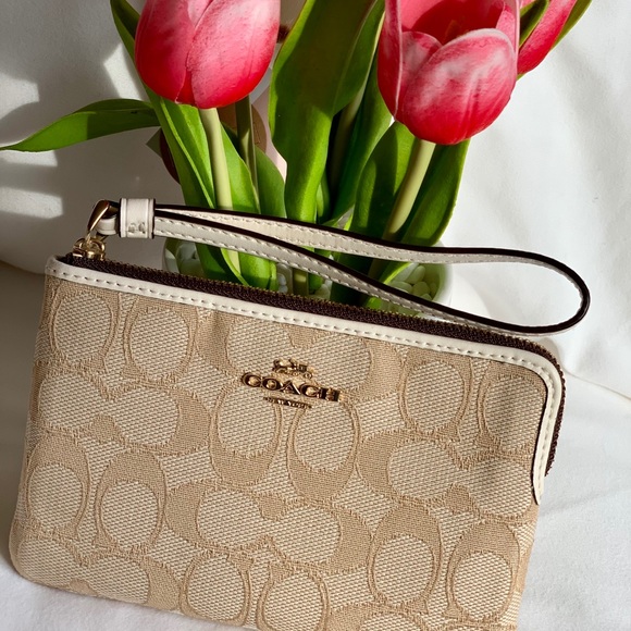 Coach Handbags - 🐴Coach Signature Small Wristlet Light Khaki/Chalk
